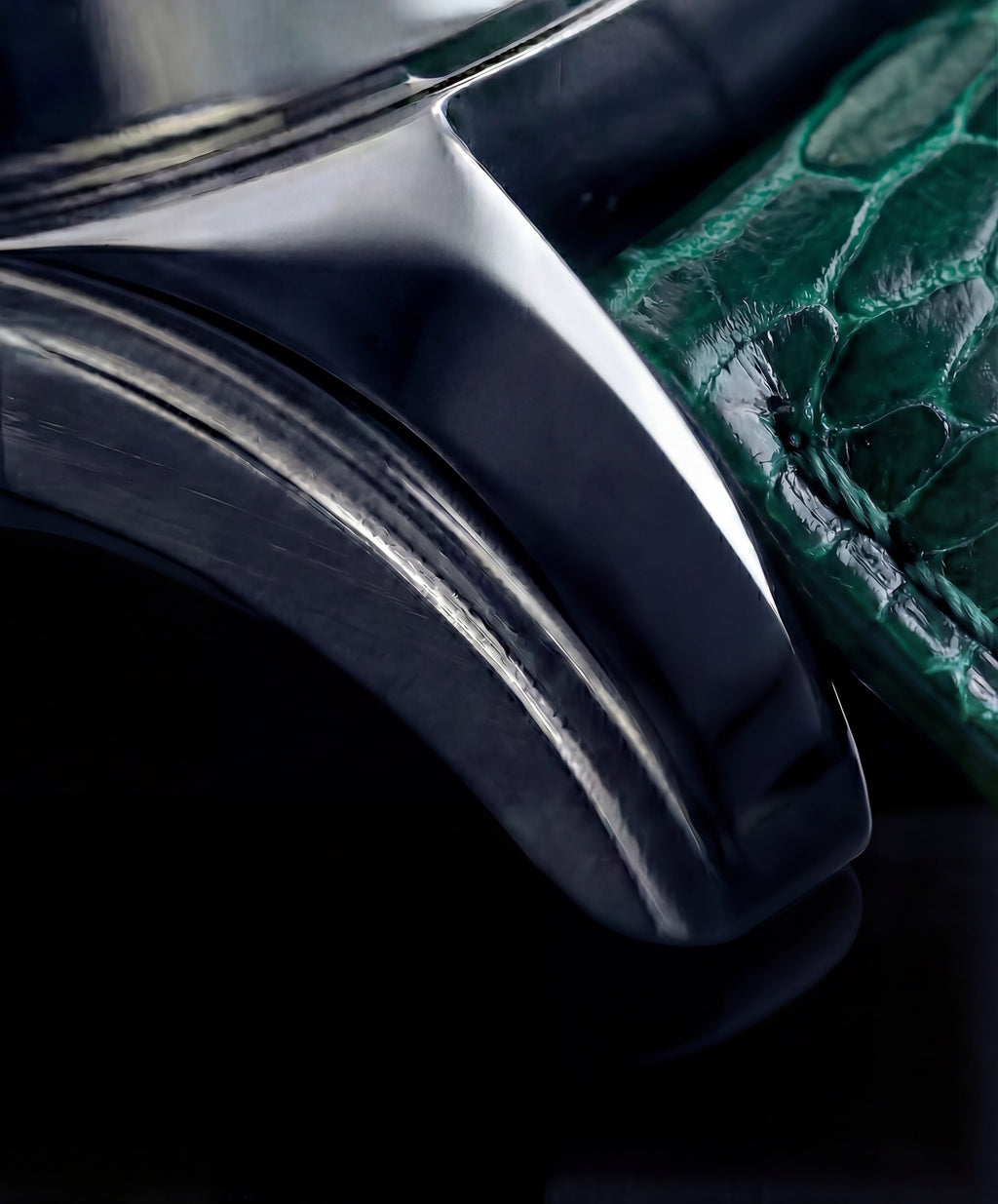 Canadian Nord Collection close-up of lugs with green strap