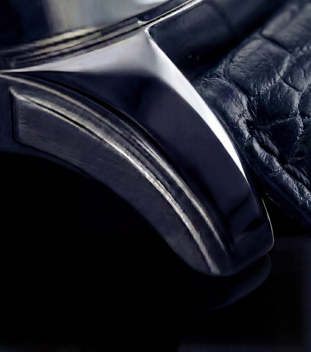 Canadian Nord Collection close-up of lugs with black strap